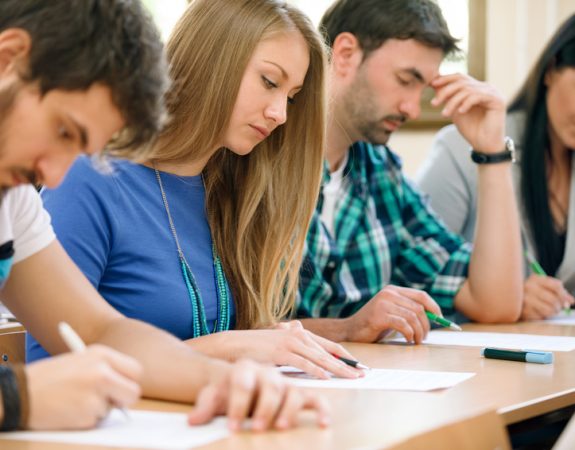 3 % des formations pour les chômeurs ont été suspendues lors du 2e confinement contre 34 % lors du 1er (Dares)