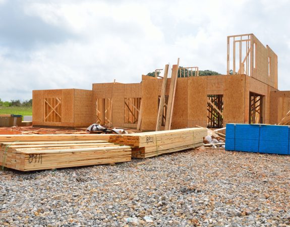 Près de Rostrenen, une préqualification aux métiers de l’éco-construction articulée autour d’un chantier-école