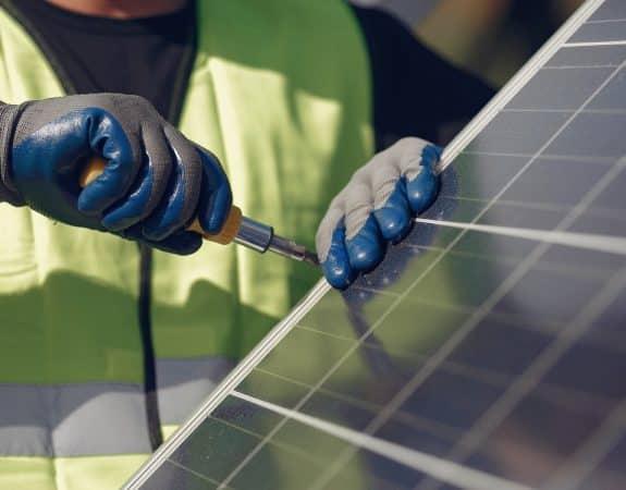 Le photovoltaïque breton face aux défis du recrutement et de la formation